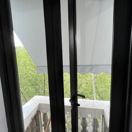 Luxury Apartment In Blloku Area Tirana Exterior photo