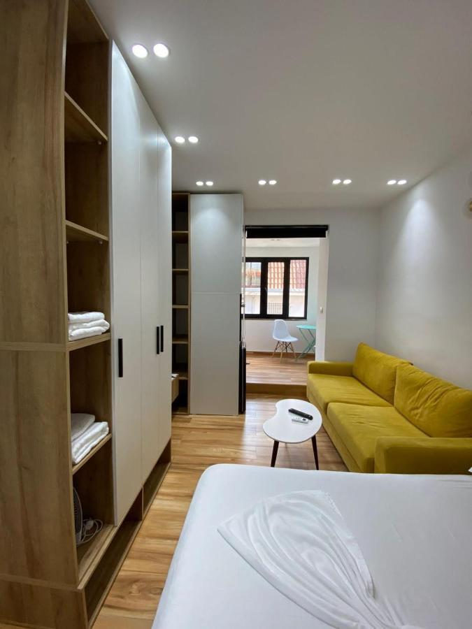 Luxury Apartment In Blloku Area Tirana Exterior photo